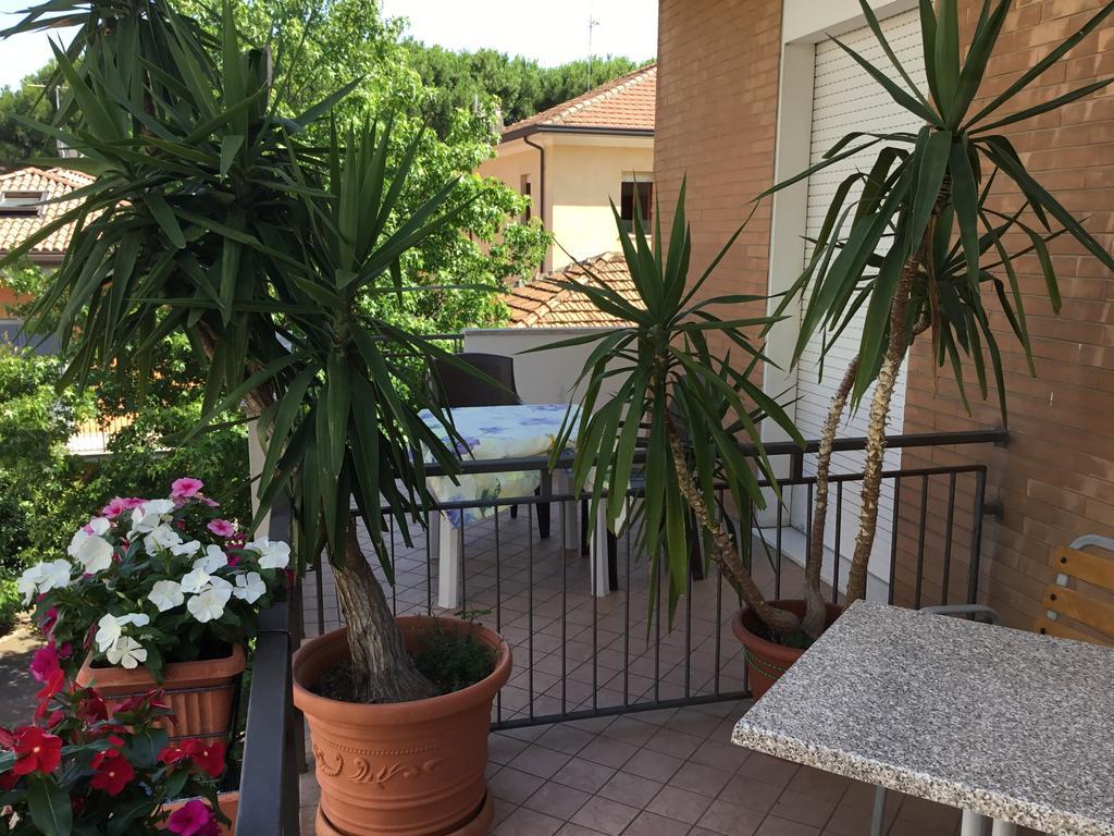 Hotel Mirella Rimini Kültér fotó
