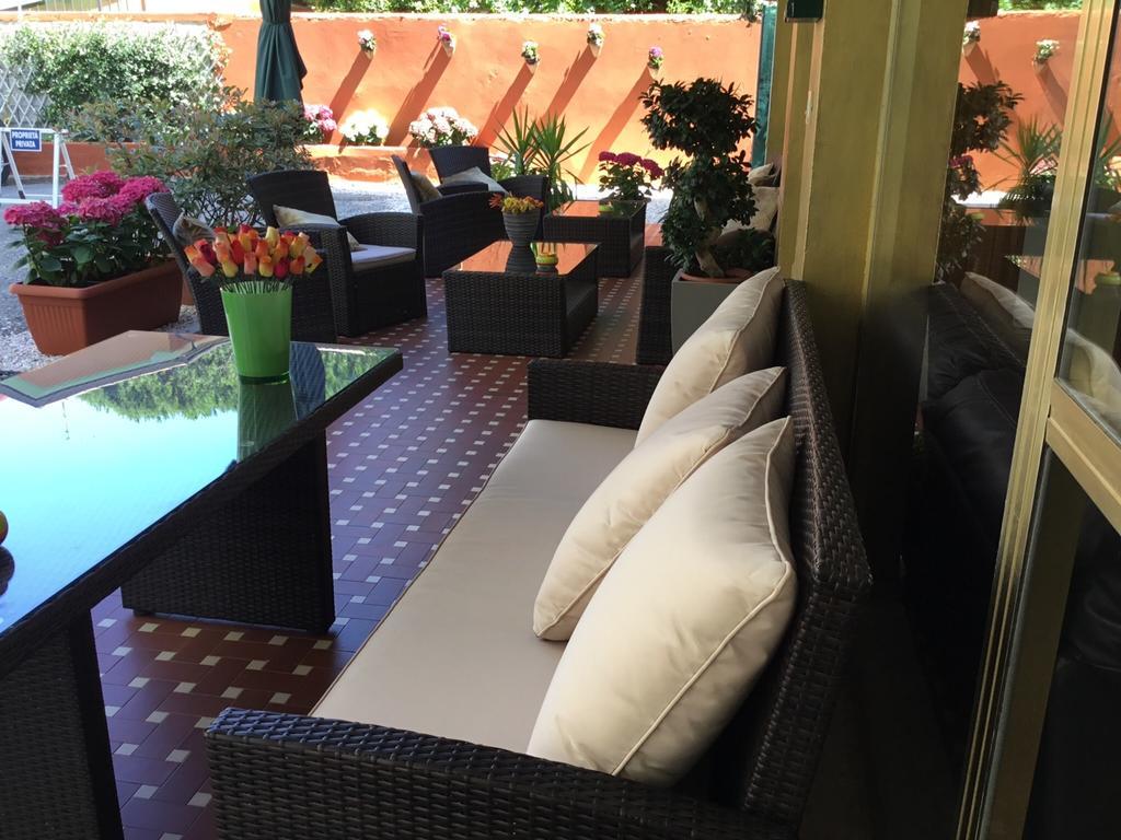 Hotel Mirella Rimini Kültér fotó