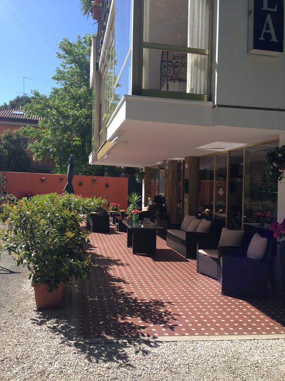 Hotel Mirella Rimini Kültér fotó