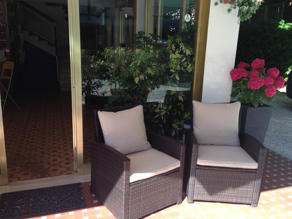 Hotel Mirella Rimini Kültér fotó
