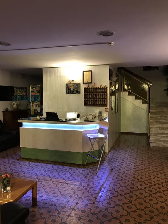 Hotel Mirella Rimini Kültér fotó