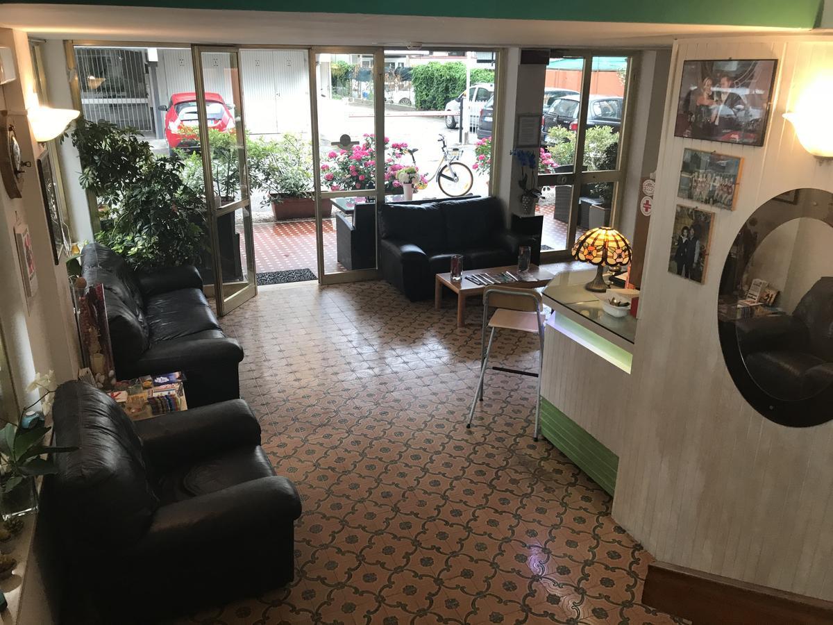 Hotel Mirella Rimini Kültér fotó