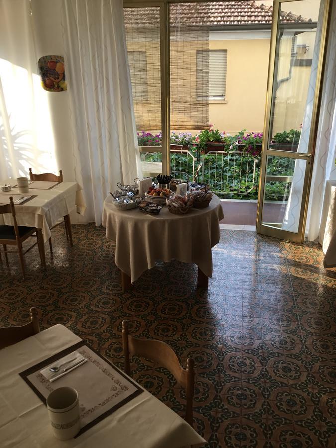 Hotel Mirella Rimini Kültér fotó