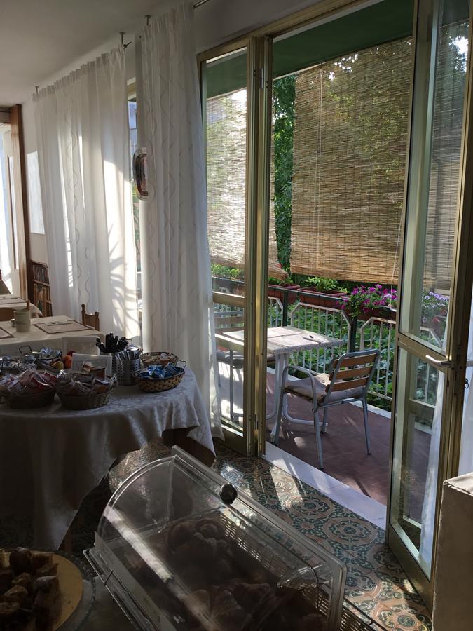 Hotel Mirella Rimini Kültér fotó