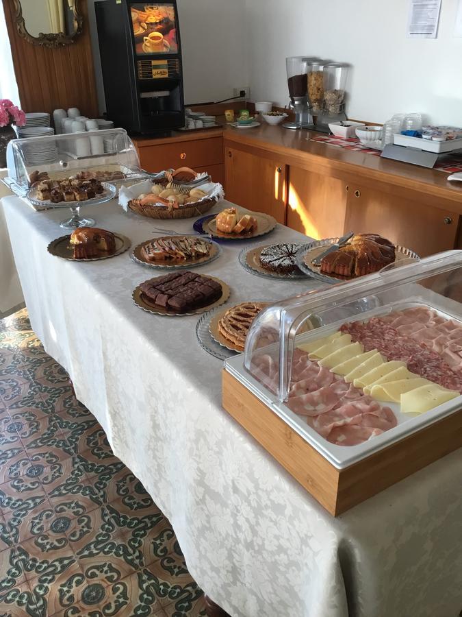 Hotel Mirella Rimini Kültér fotó